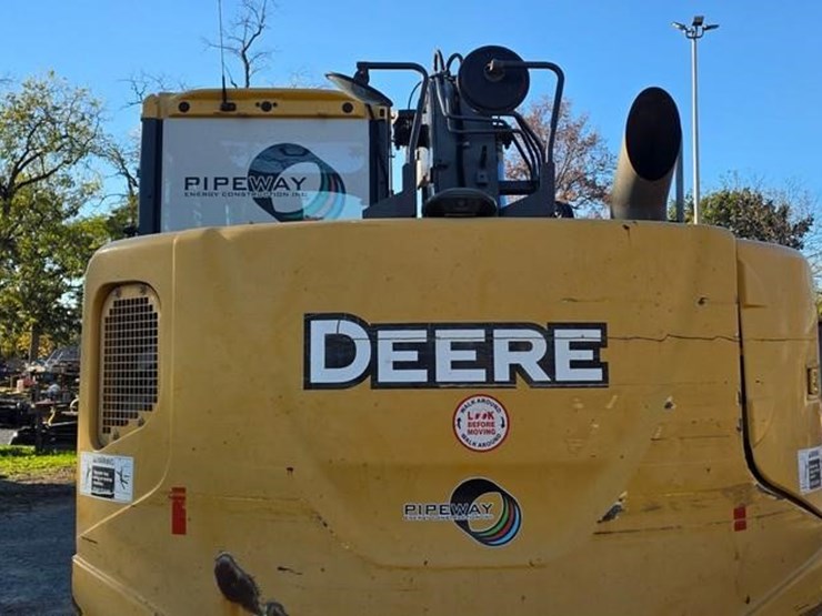 2015-deere-135g-image-27