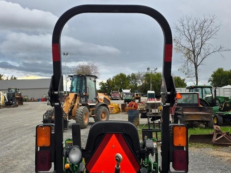 2014-john-deere-1025r-image-15