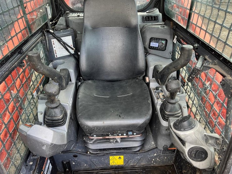 2022-kubota-svl97-2-skid-steer-loader-image-18