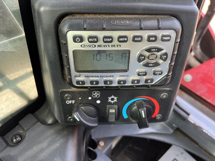 2023-takeuchi-tl12v2-skid-steer-loader-image-22