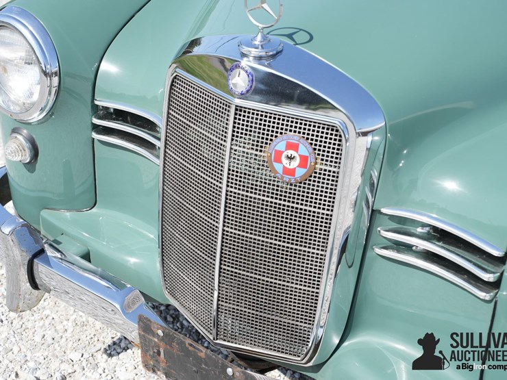 run-#122---1957-mercedes-benz-sedan-image-11