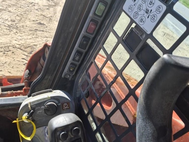 kubota-ssv65-image-14