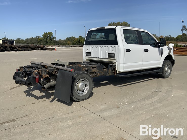 2017-ford-f350-xl-super-duty-4x4-crew-cab-&-chassis-image-5