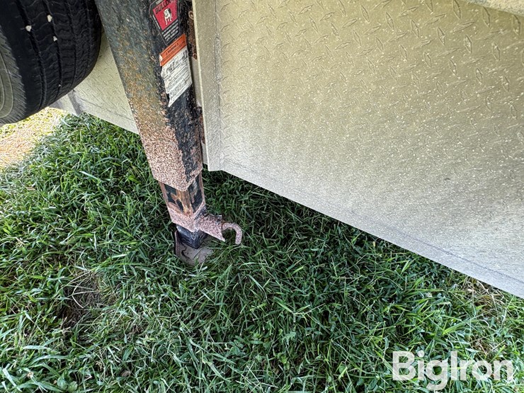2006-travalong-6’8”x24’-t/a-gooseneck-aluminum-livestock-trailer-image-12