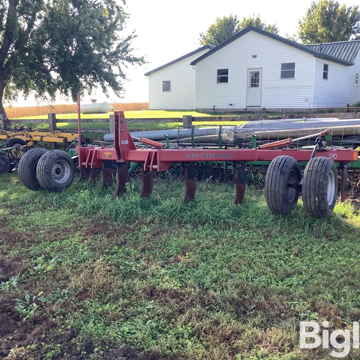 Case IH 14 V-Ripper/Subsoiler Plow