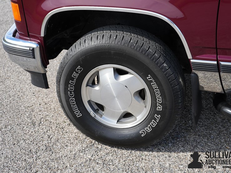 run-#139---1996-gmc-sierra-1500-4x4-stepside-pickup-image-14