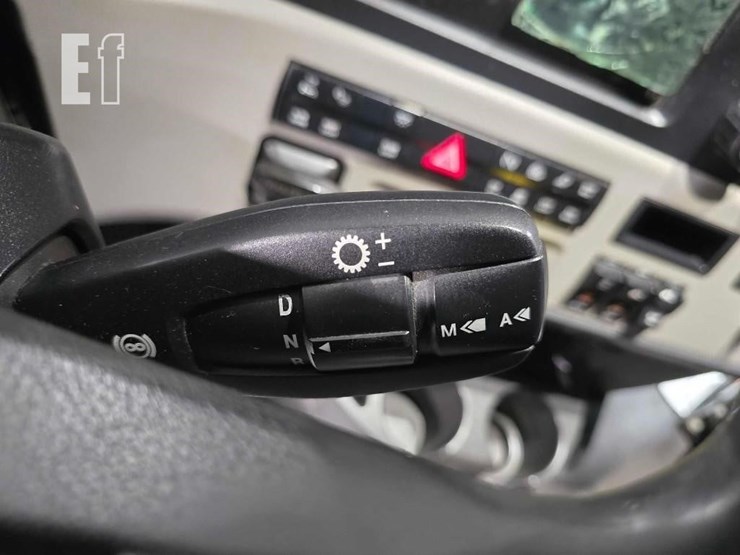 2020-freightliner-cascadia-126-image-15