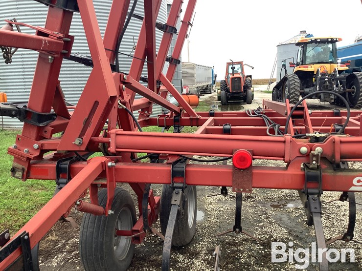 case-ih-4300-field-cultivator-image-14
