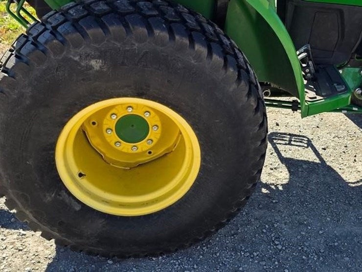 john-deere-4052m-image-10