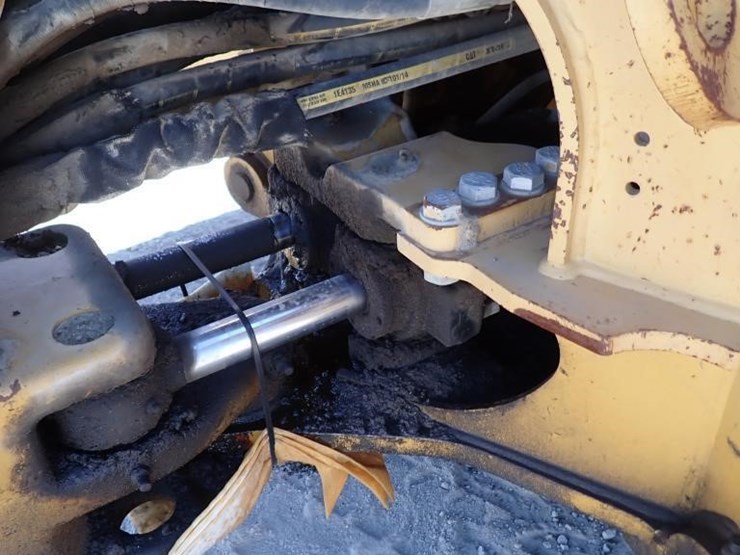caterpillar-450e-image-16