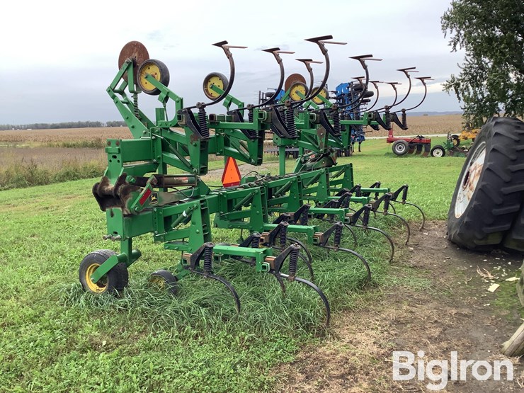 john-deere-875-8r38-rear-mount-cultivator-image-7