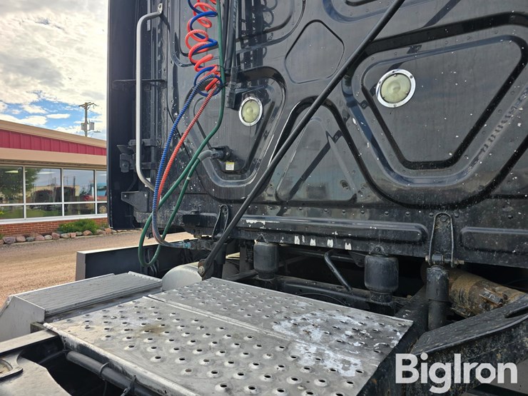 2014-freightliner-cascadia-125-t/a-truck-tractor-image-19