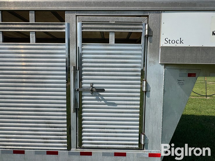2006-travalong-6’8”x24’-t/a-gooseneck-aluminum-livestock-trailer-image-14