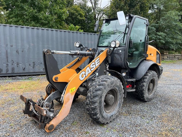 2019-case-221f-wheel-loader-image-2