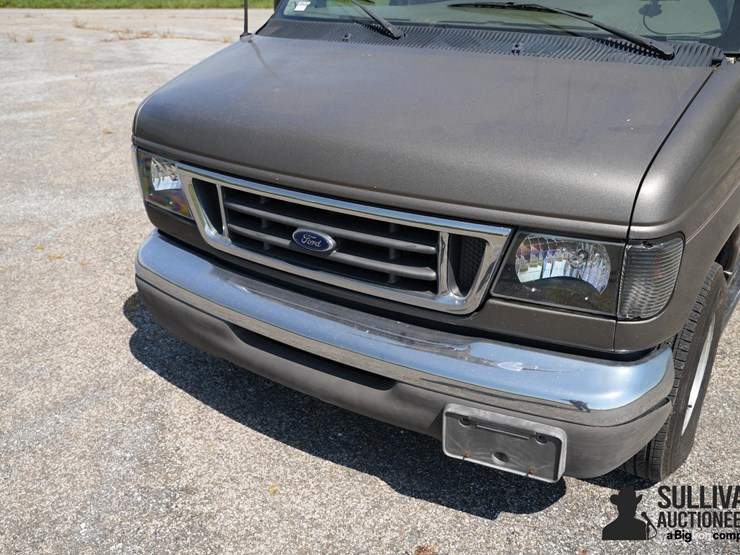 run-#23---2003-ford-e150-conversion-van-image-9