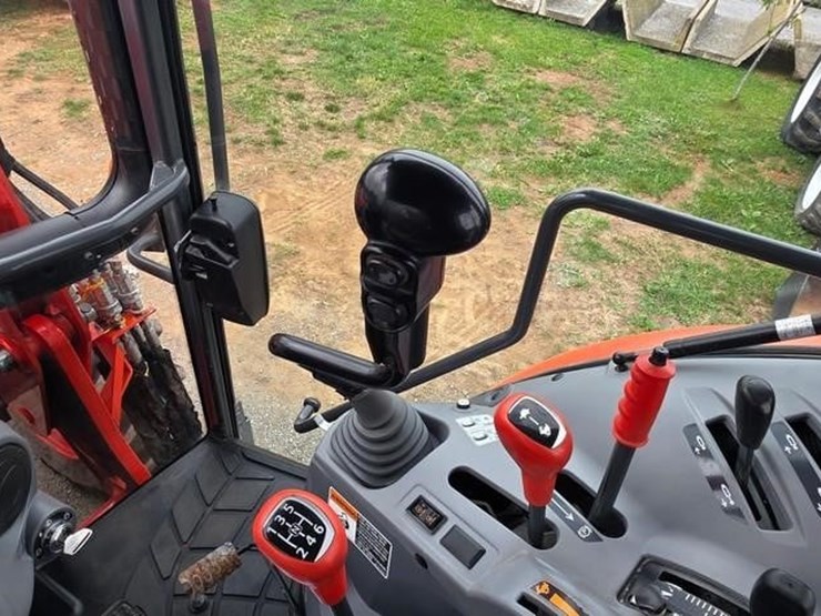 2017-kubota-m5-091d-image-66