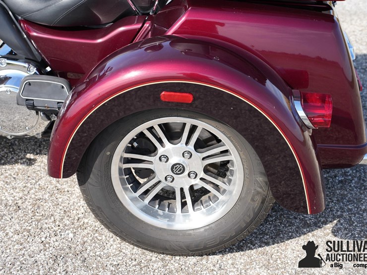 run-#102---2015-harley-davidson-trike-image-19