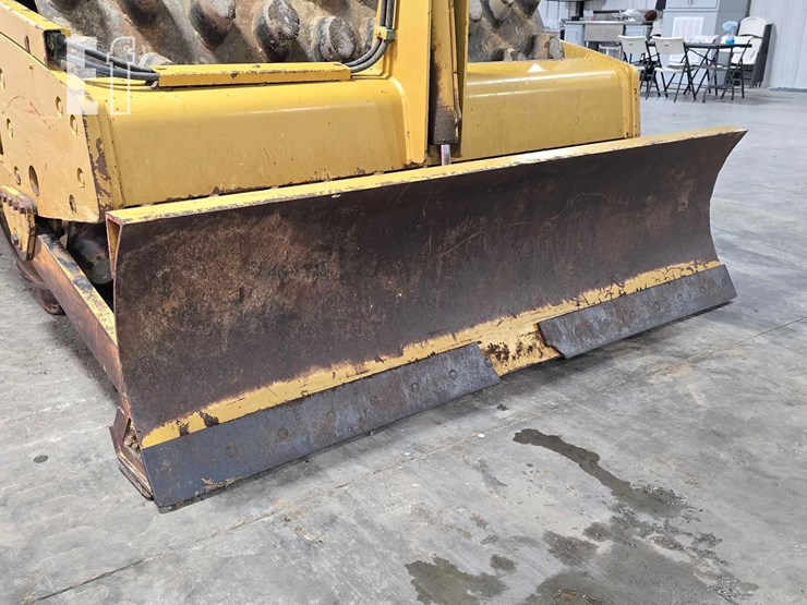 2012-caterpillar-cp56-image-10
