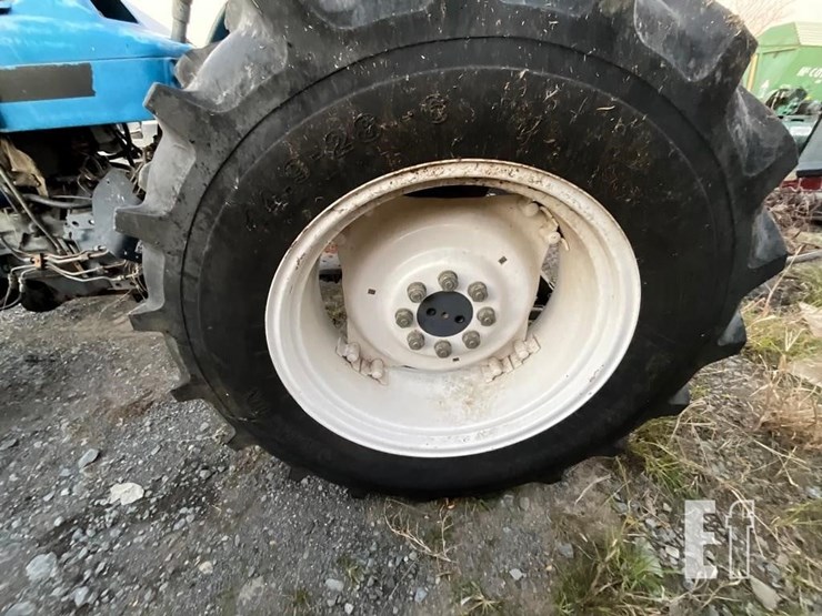 new-holland-3930-image-16