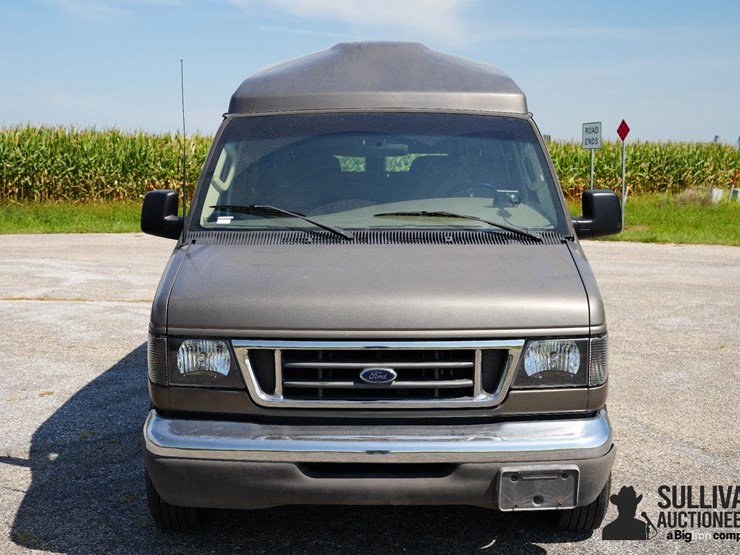 run-#23---2003-ford-e150-conversion-van-image-2
