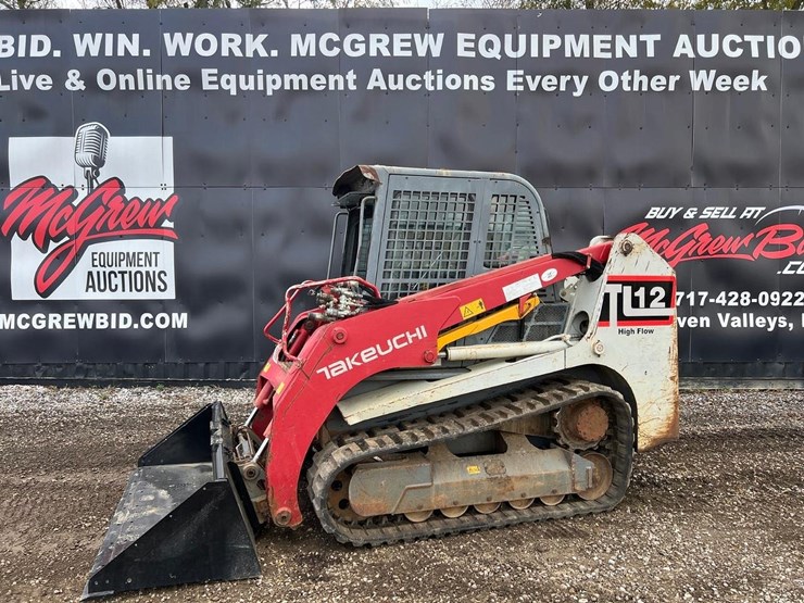2014-takeuchi-tl12-skid-steer-loader-image-1