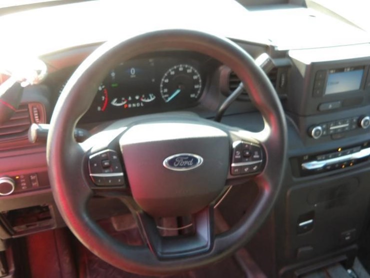 2020-ford-explorer-image-16