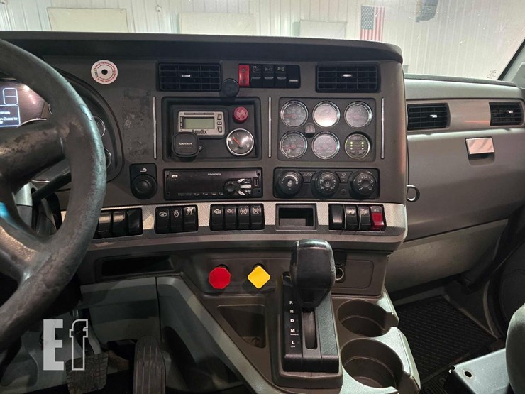 2017-kenworth-t680-image-14