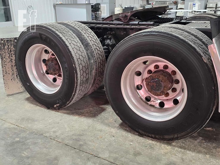 2017-kenworth-t680-image-22