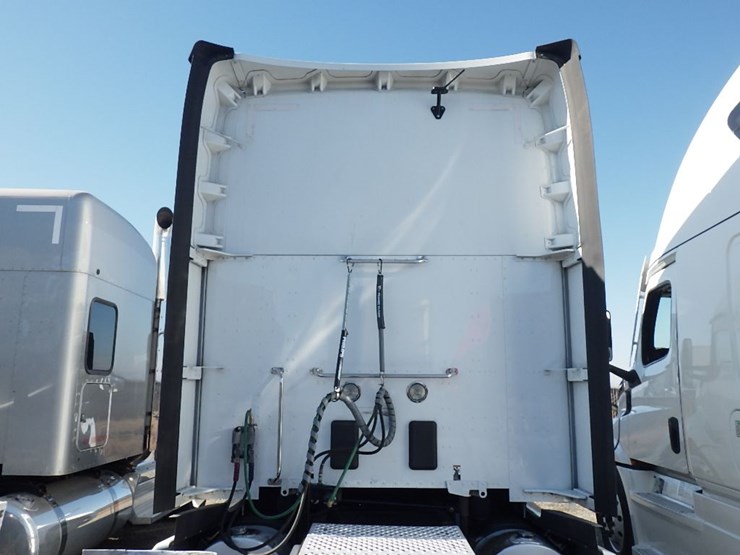 2021-kenworth-t680-image-11