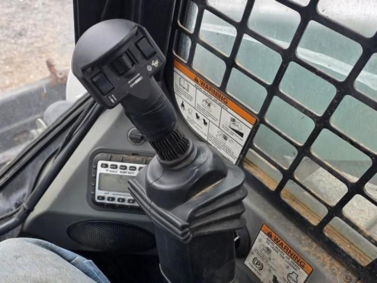 2012-bobcat-s650-image-51