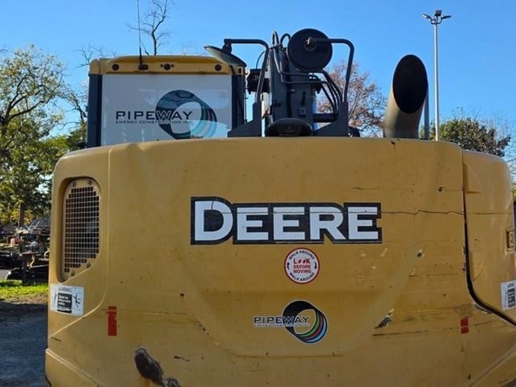 2015-deere-135g-image-27