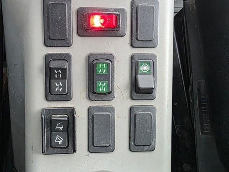2003-bobcat-toolcat-5600-image-57