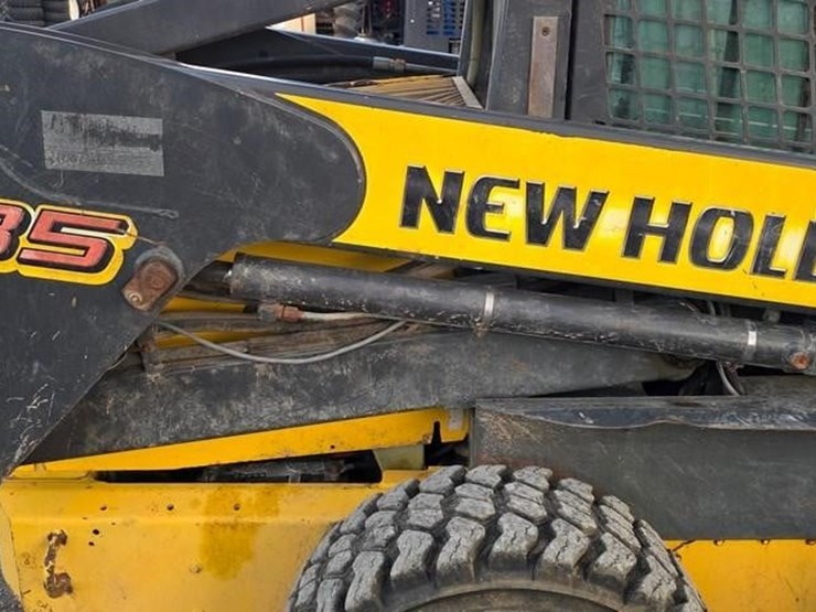 2007-new-holland-l185-image-12