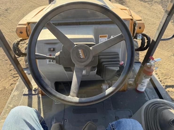 2019-case-570n-ep-skip-loader-image-8