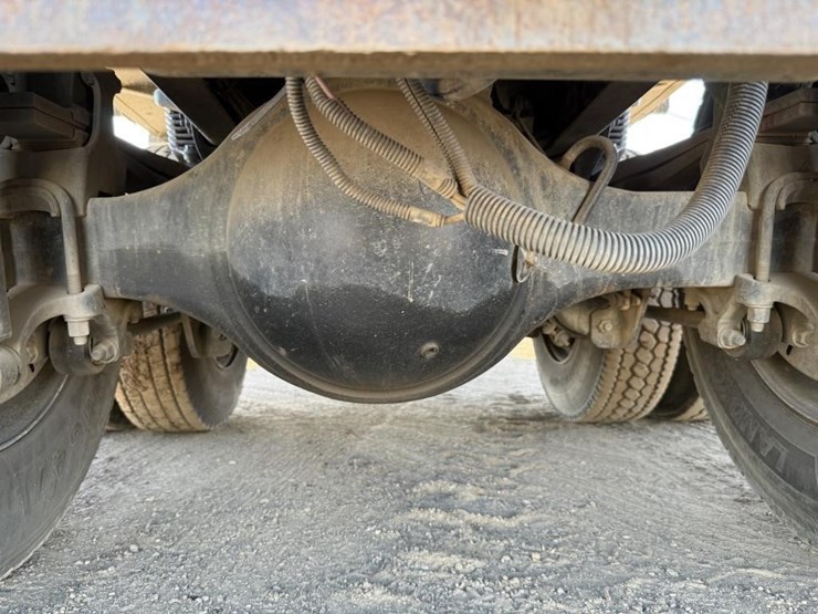 2019-freightliner-m2-dump-truck-image-36