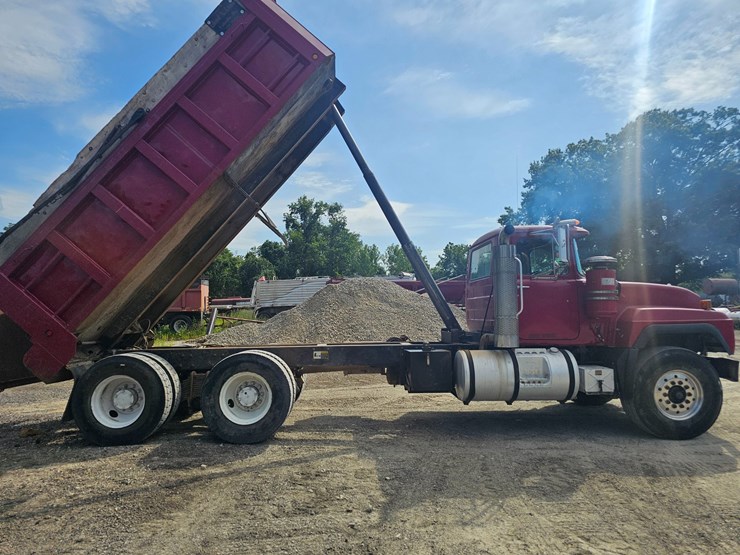 #15804-•-1998-mack-rd688s-dump-truck-image-74