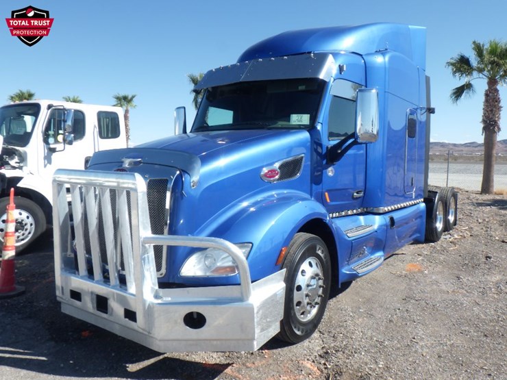 2020-peterbilt-579-image-1