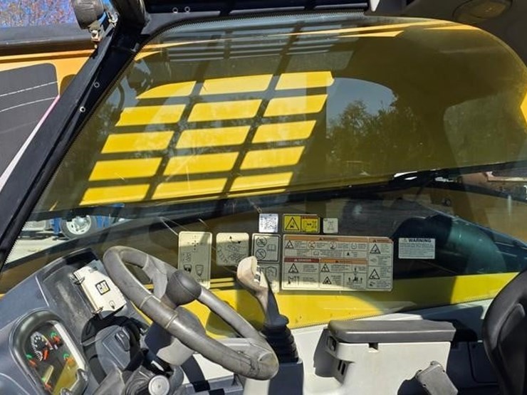 2018-caterpillar-tl642d-image-48