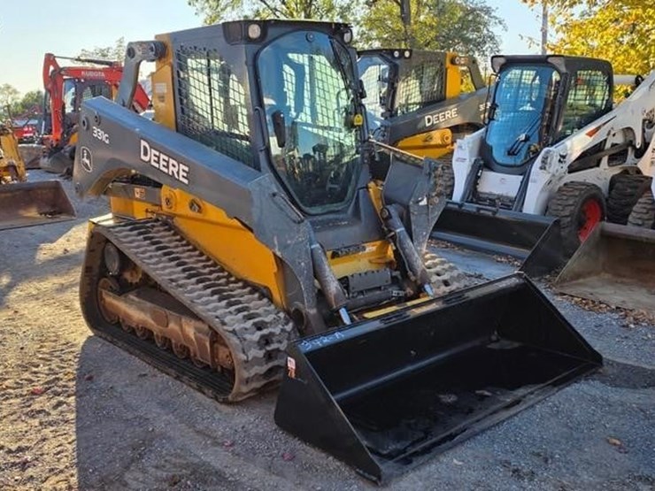 2018-deere-331g-image-1