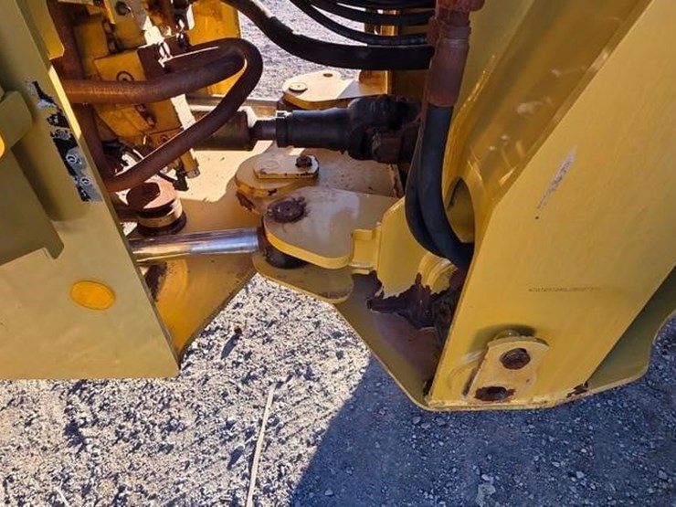 2015-caterpillar-938m-image-45