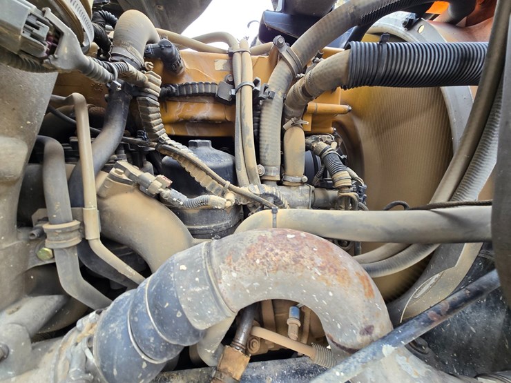 2012-caterpillar-ct660-image-63