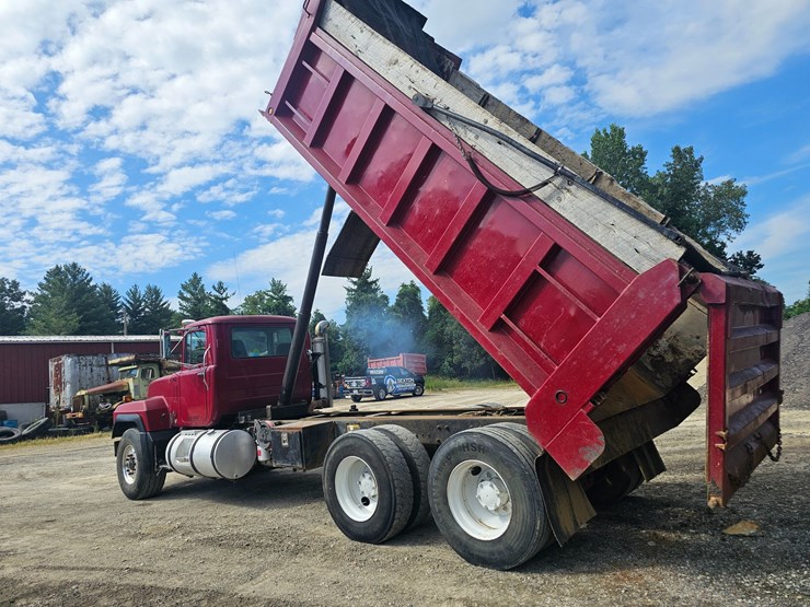 #15804-•-1998-mack-rd688s-dump-truck-image-56