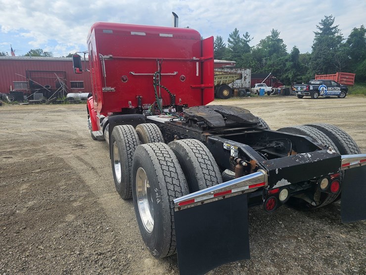 #15801-•-2012-peterbilt-384-sleeper-truck-image-28