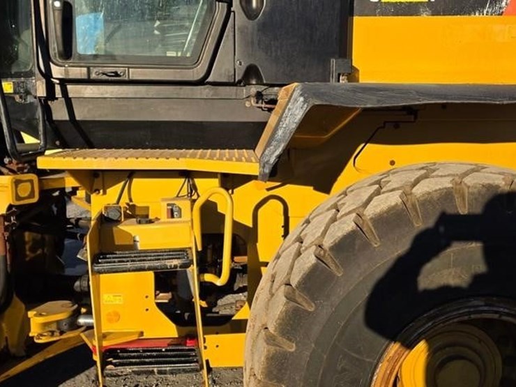 2015-caterpillar-938m-image-24