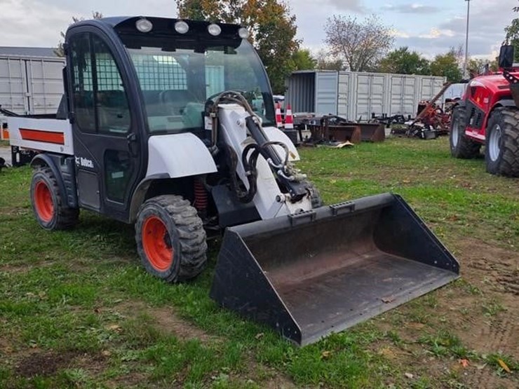 2003-bobcat-toolcat-5600-image-2