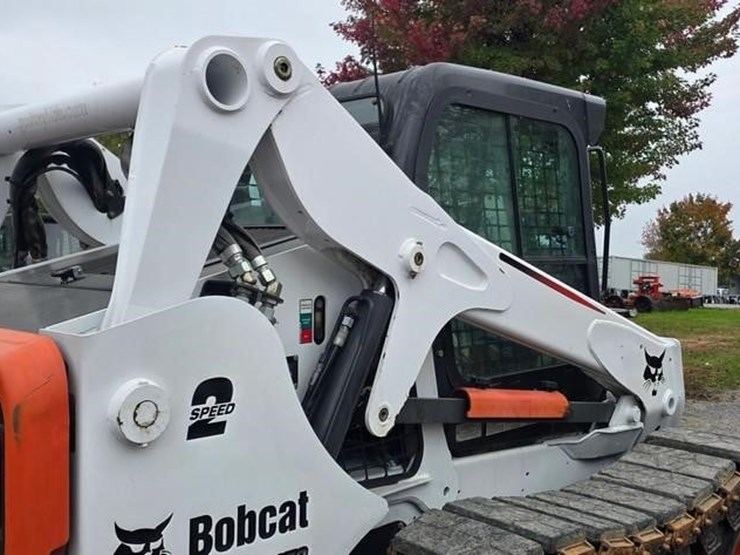 2012-bobcat-s650-image-18