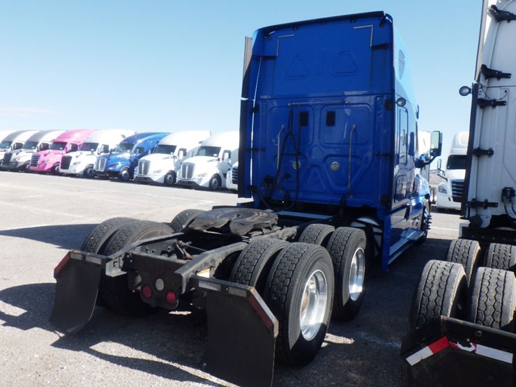 2017-freightliner-cascadia-125-image-8