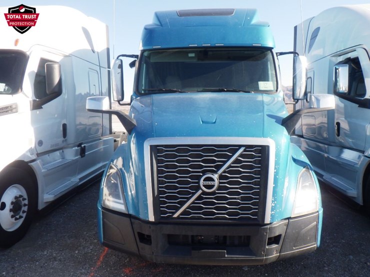2022-volvo-vnl860-image-2