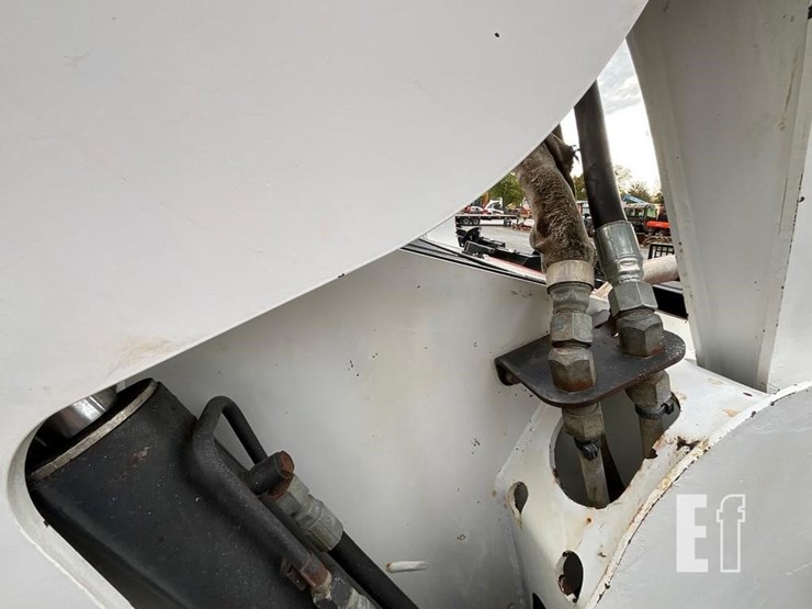 2010-bobcat-t650-image-20