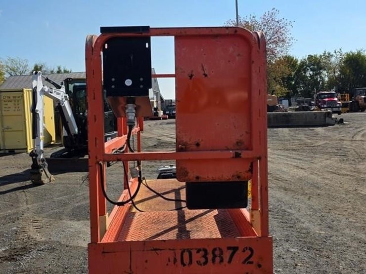 2002-jlg-2032e2-image-21